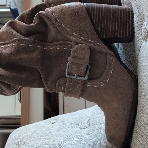 Splendid size 8.5 leather versatile slouch boots. Inside Lining - Picture 4 of 4